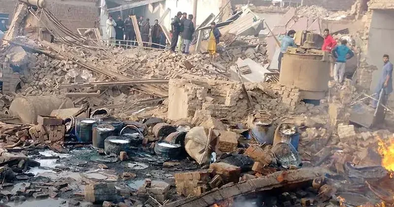 Pakistan da tutkal fabrikasında patlama: 18 ölü