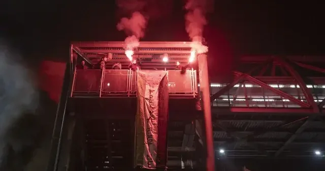 Milano da İtalyan taraftarlardan İsrail protestosu VİDEO İZLE