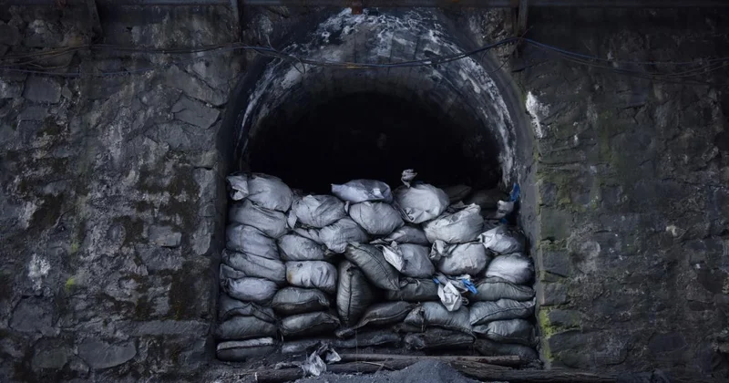 İspanya da kömür madeninde meydana gelen göçükte 3 işçi toprak altında kaldı