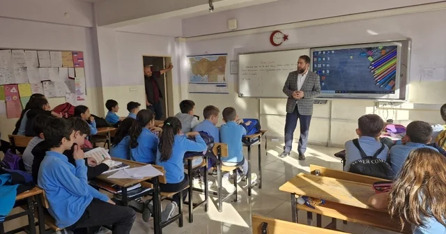 Emet İlçe Vaizi Gül ün ortaokul öğrencileriyle değerler eğitimi buluşması Kütahya Haberleri