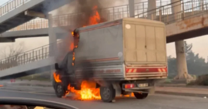 Büyükçekmece de kamyonet seyir esnasında alev alev yandı Sözcü Gazetesi