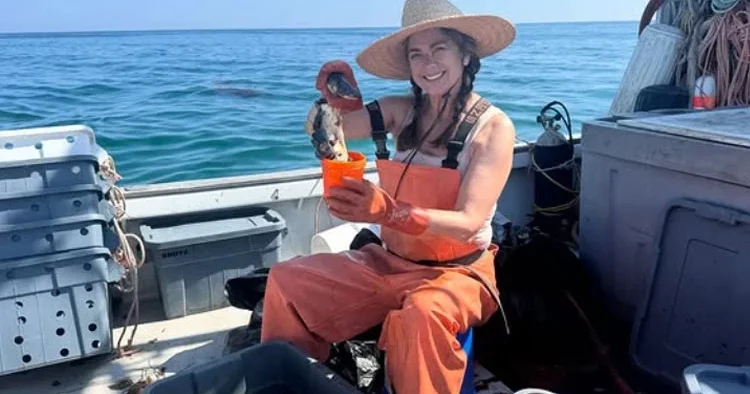 Efsane mankenin yeni mesleği: O şimdi balıkçı oldu