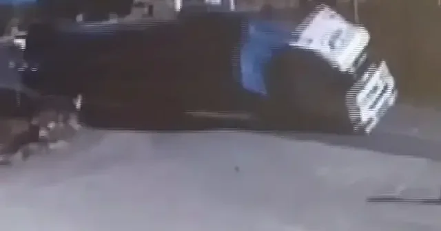 Adıyaman da saman balyalarının yüklü olduğu TIR yan yattı VİDEO İZLE