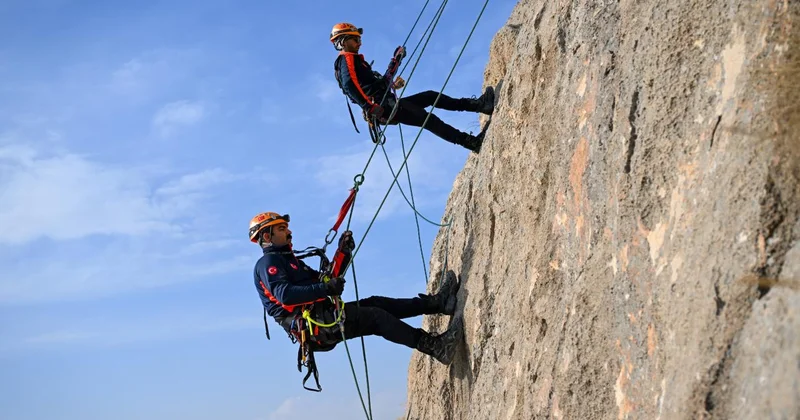 AFAD ın arama kurtarma ekipleri zorlu eğitimlerle hazırlanıyor