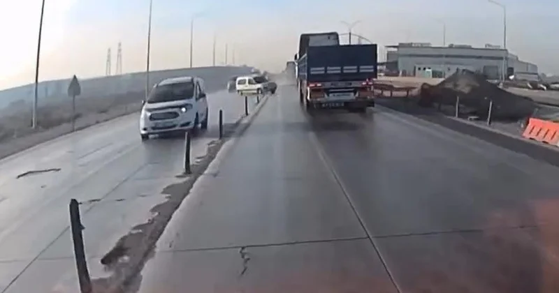 Savrulan hafif ticari araç tırla çarpıştı: O anlar kamerada