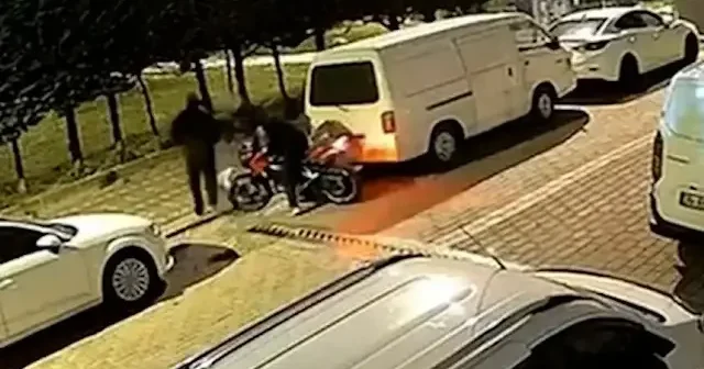 Zeytinburnu’nda motosiklet hırsızlığı kameraya yansıdı VİDEO İZLE