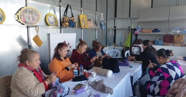 Samandağ da kurulan atölyede kadınlar hem üretiyor hem sosyalleşiyor Hatay Haberleri