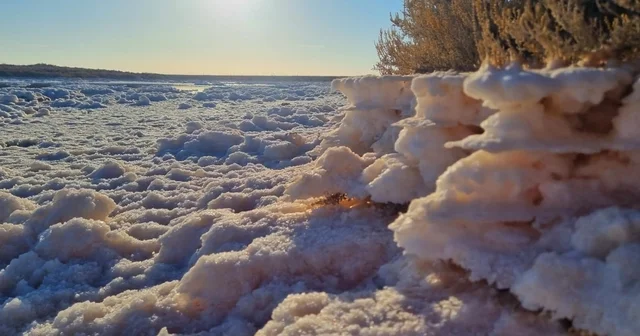 Tuz Gölü nde suların çekilmesiyle oluşan tuz kütleleri ilgi odağı haline geldi Aksaray Haberleri