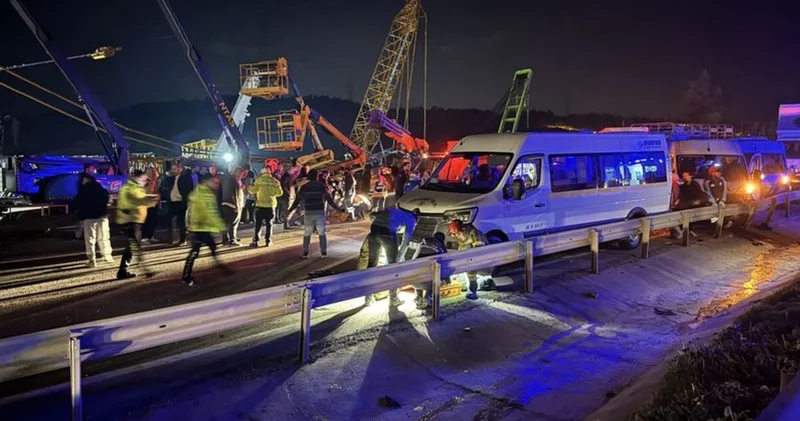 Bursa da 4 servis minibüsü ile otomobilin karıştığı trafik kazasında 1 kişi öldü