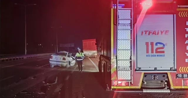 Balıkesir de otomobil tıra arkadan çarptı; 1 ölü Balıkesir Haberleri