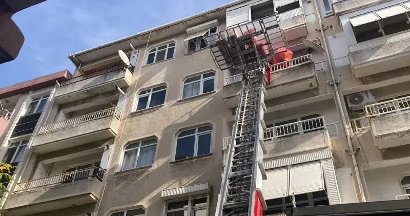 Kocaeli de kolonlarında çatlak belirlenen 5 katlı bina mühürlendi