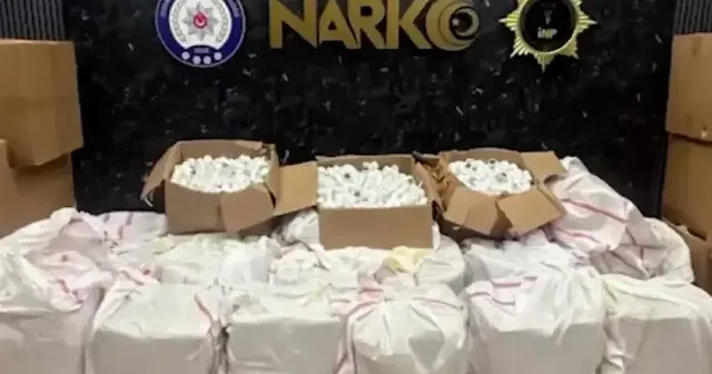 İzmir Ankara ve İstanbul da düzenlenen uyuşturucu operasyonunda 6 zanlı gözaltına alındı VİDEO İZLE