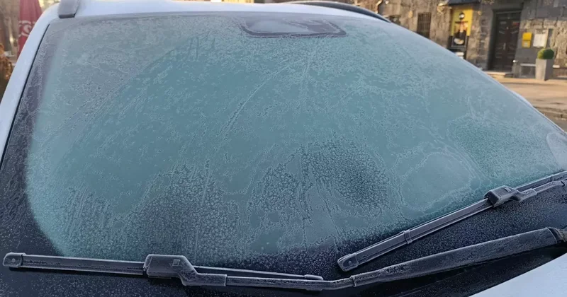 Kars eksi 13 ü gördü: Araç camları buz tuttu