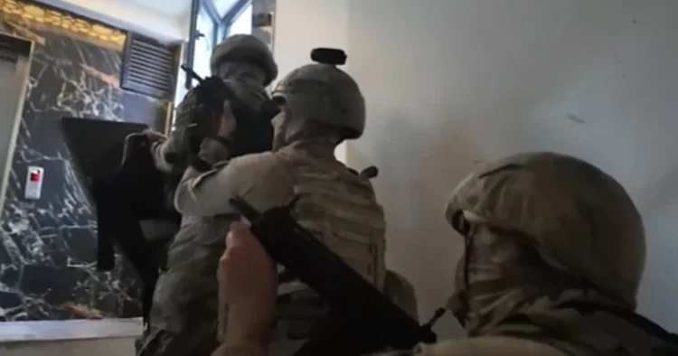 Bakan Yerlikaya duyurdu: Son 2 haftada 76 FETÖ şüphelisi yakalandı