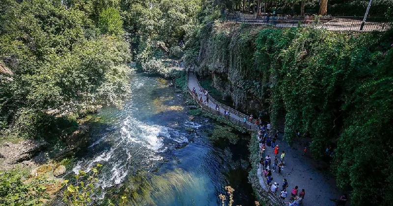 Dört mevsim ziyaretçi ağırlıyor: 900 bin kişi akın etti