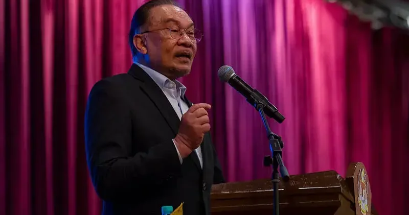 Malezya Başbakanı Enver’den Tayland ve Kamboçya’ya diyalog ve sağduyu çağrısı