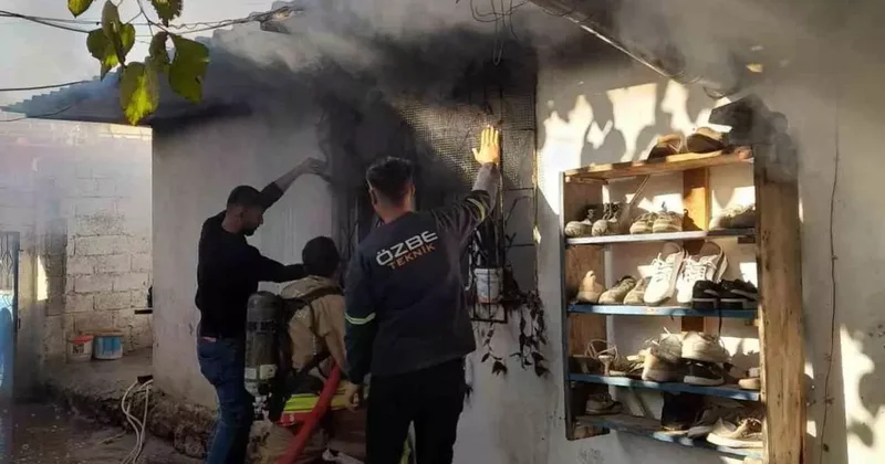 Erzin’de müstakil ev yandı