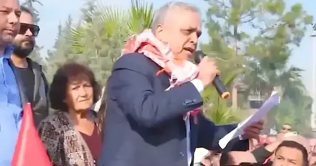 CHP den istifa eden Hasan Ufuk Çakır a Mersin de davullu karşılama: Mezarlıkta rakı içenlere lanet olsun VİDEO İZLE
