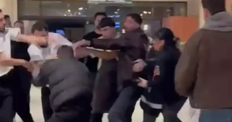 Maltepe’de AVM’de çıkan kavga kamerada