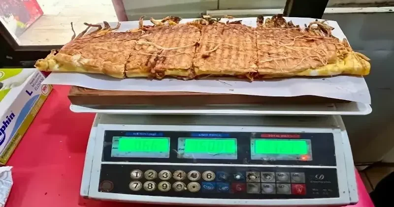 Yarım kiloluk dev tost 600 liraya satılıyor Siirt Haberleri