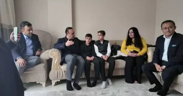 1,3 milyonluk altını sahibine teslim etmişlerdi! Altın kalpli çocuklar ilk kez konuştu