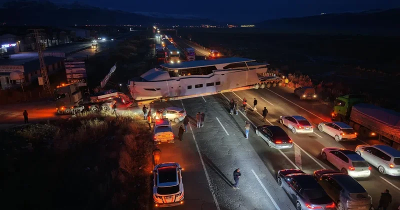 Sürücüler şakına döndü; yat yolu kilitledi Sözcü Gazetesi