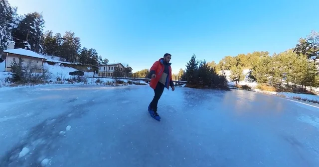 Buz tutan gölde patenle kaydı Erzincan Haberleri