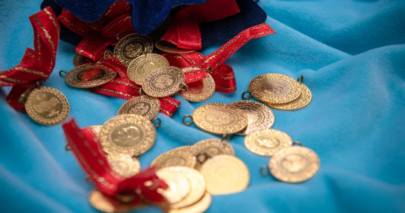 Hafta sonu altın fiyatları 21 Aralık 2025 Pazar: Bugün gram, çeyrek, 14 22 ayar bilezik kaç liradan alıcı buluyor?