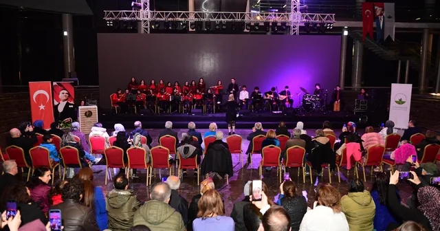 Genç müzisyenler, Bursalılara müzik ziyafeti sundu Bursa Haberleri