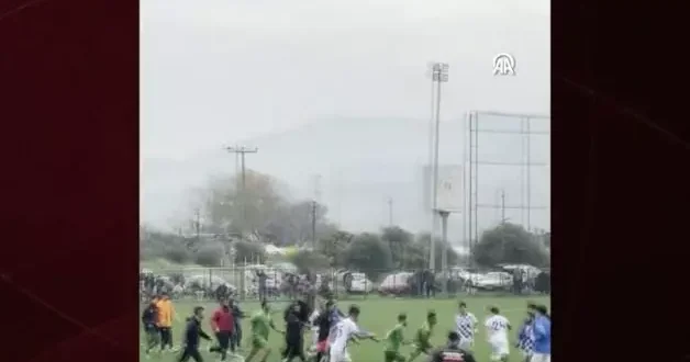 Aydın da futbolcular maçı bırakıp tekme tokat kavga etti