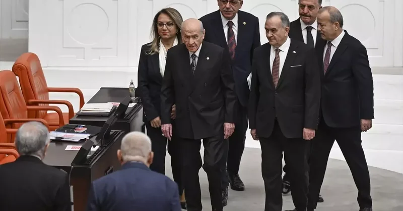 Meclis teki bütçe maratonunun son gününe damga vuran an! Tokalaşmadılar