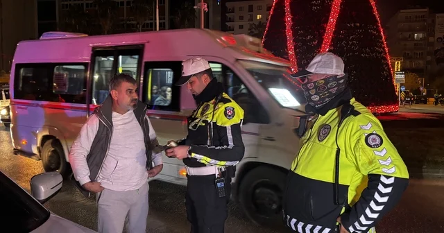 Adana da trafik denetimi: 60 araç sürücüsüne 495 bin lira ceza Adana Haberleri