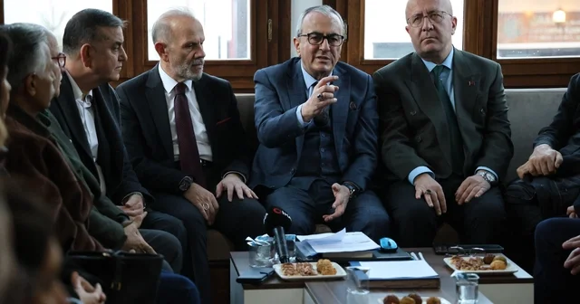 Sivas, İstiklal Madalyası istiyor Milli mücadelenin merkezlerinden olan Sivas ta, Kent Konseyi öncülüğündeki sivil toplum kuruluşları TBMM ye başvurup İstiklal Madalyası talep etme kararı aldı Sivas Haberleri