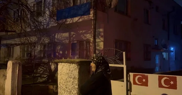 Kayseri de komşuluk örneği: Ulaşamadığı komşusundan soğuk havada haber bekledi Komşusundan iyi haberi alan yaşlı kadın derin nefes aldı Kayseri Haberleri