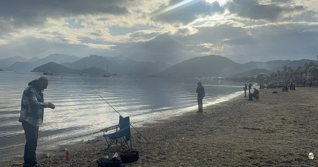 Sağanak sonrası güneş yüzleri güldürdü, Marmaris sahilleri doldu Muğla Haberleri