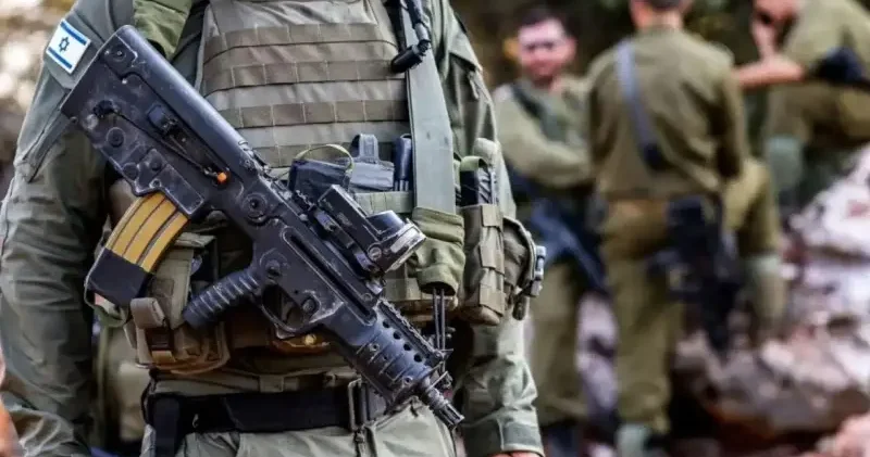 İsrail den eşiği aşan militarizm: Binlerce asker evlerinde silahlandırılacak Dünya Haberleri