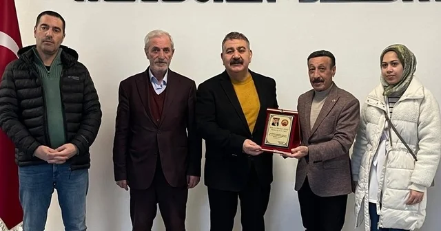 Emeklilerin gönlünde yeri ayrı: Başkan Sunar a anlamlı teşekkür Erzurum Haberleri