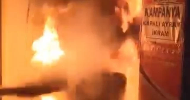 Elazığ da yanan işletmenin yardımına esnaf yetişti Elazığ Haberleri