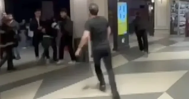 Maltepe de garson ve müşteriler arasındaki kavga ortalığı savaş alanına çevirdi: O anlar kamerada VİDEO İZLE