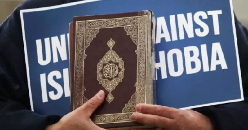 İslam düşmanları yine sahnede! Stockholm’de hadsizlik diz boyu: Camide alçak provokasyon!