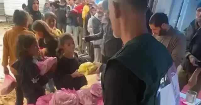 Ensar Vakfı ndan Gazze ye yardım eli: Nusayrat Mülteci Kampı nda ekmek dağıtıldı VİDEO İZLE