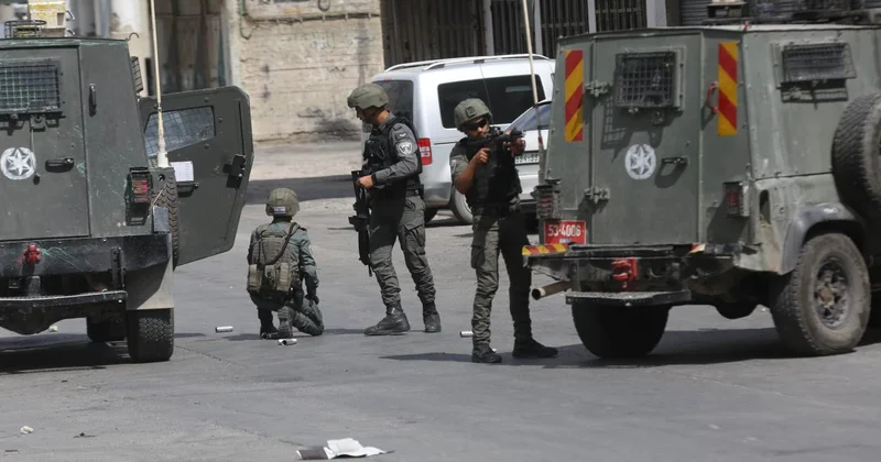 Katil İsrail ordusu, Gazze de sarı hattı geçtiği gerekçesiyle 2 Filistinliyi öldürdü