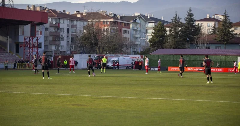 1. Lig maçında alışılmamış görüntü! Hareketsiz beklediler Sözcü Gazetesi
