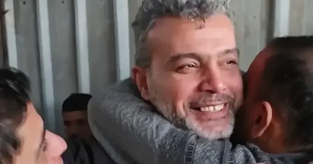 İsrail in alıkoyduğu 6 Filistinli tutsak serbest bırakıldı VİDEO İZLE