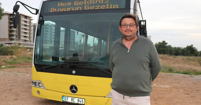 Karavan hayaliyle aldığı eski İETT otobüsüyle mahalleliyi gezdiriyor Antalya Haberleri