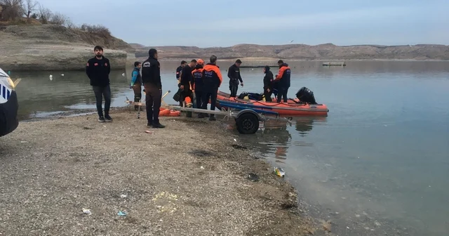 Adıyaman da tekne alabora oldu; 4 kişi kurtarıldı, 1 kişi aranıyor Adıyaman Haberleri