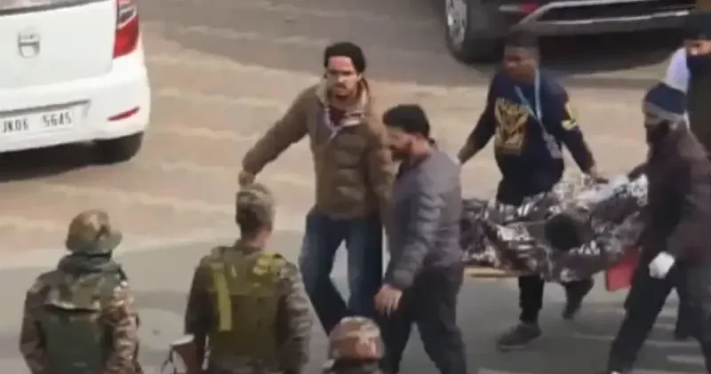 Hindistan da askeri araç uçuruma yuvarlandı: Kazada 10 asker öldü, 10 asker yaralandı Dünya Haberleri