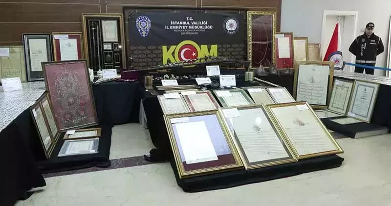İstanbul da tarihi eser operasyonunda ele geçirilen 5 binin üzerinde eser sergilendi