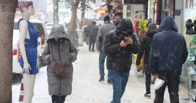 Elazığ da beklenen kar yağışı başladı Elazığ Haberleri
