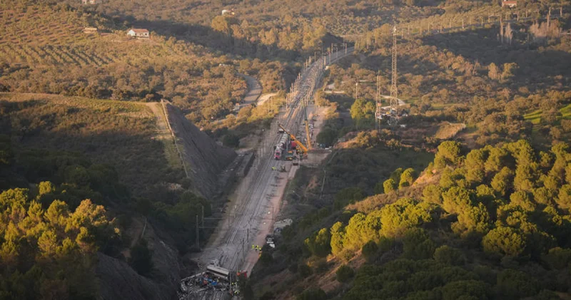 İspanya da bir tren kazası daha: Tren ve vinç çarpıştı, yaralılar var Dış Haberler